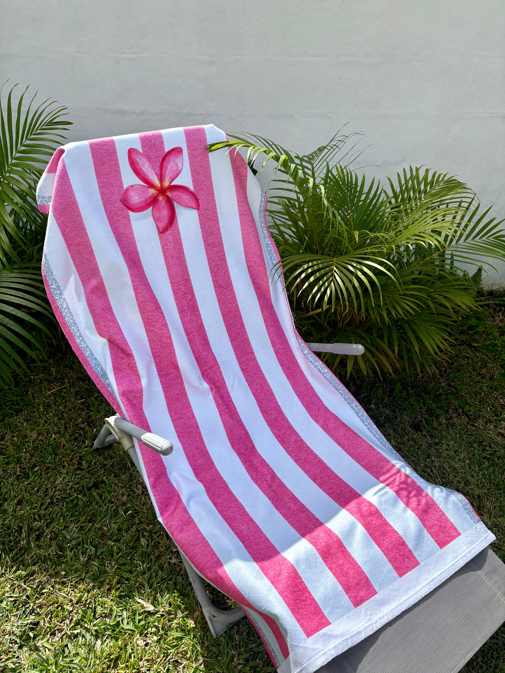 Fleur d'été -- Pink Striped Beach Towel with Plumeria Blossom