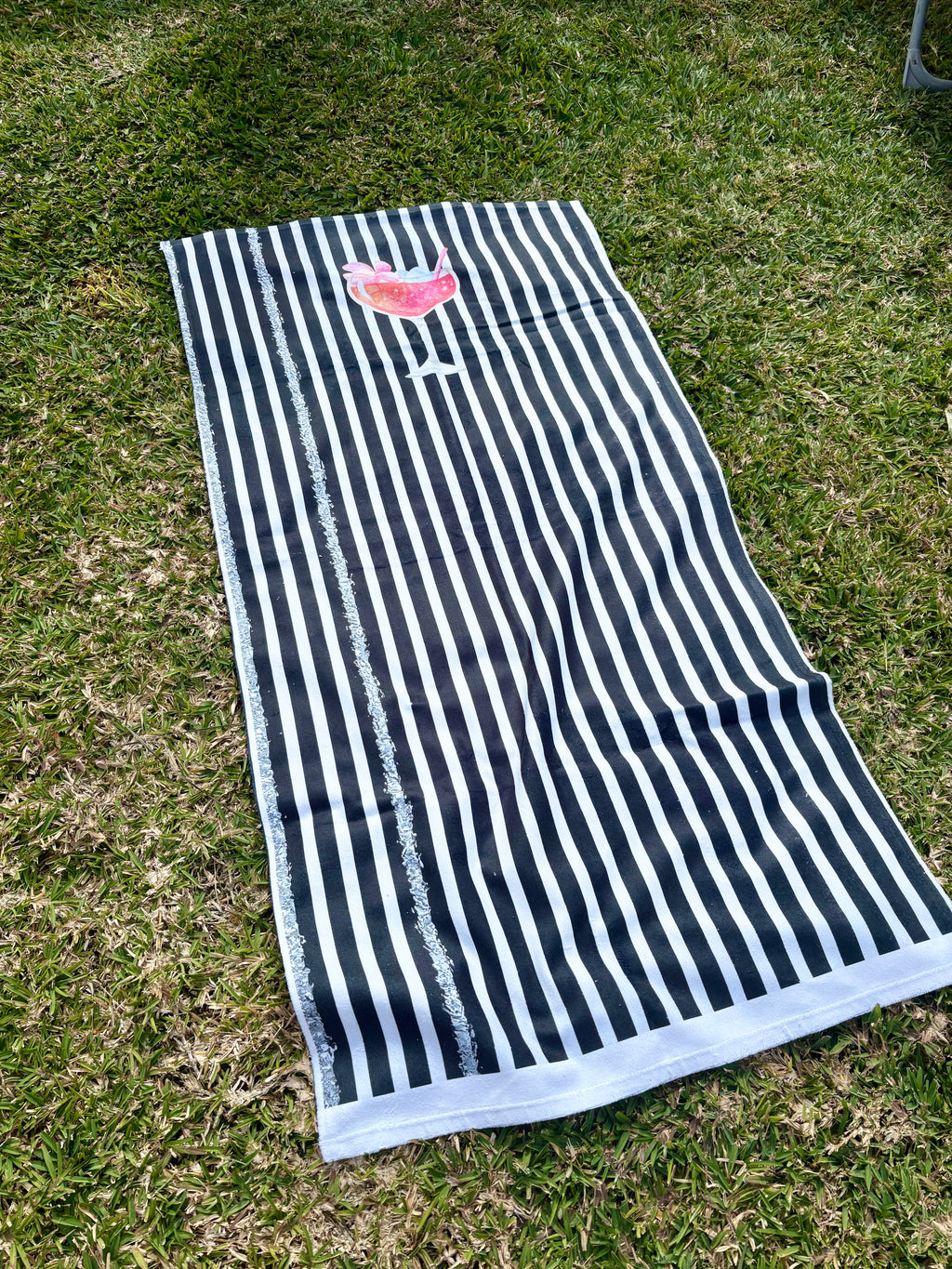 Chic à la plage -- Striped Black Beach Towel