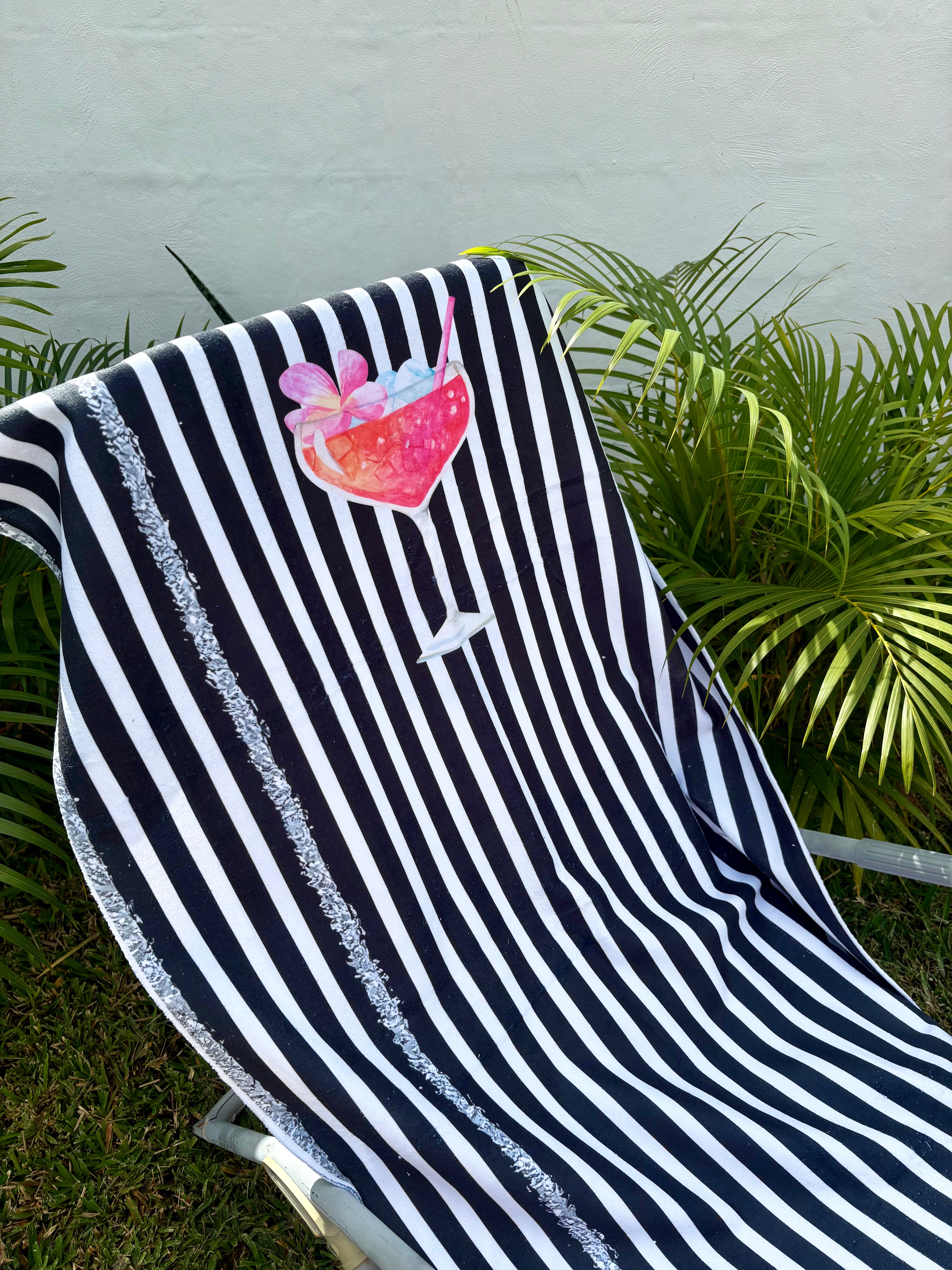 Chic à la plage -- Striped Black Beach Towel