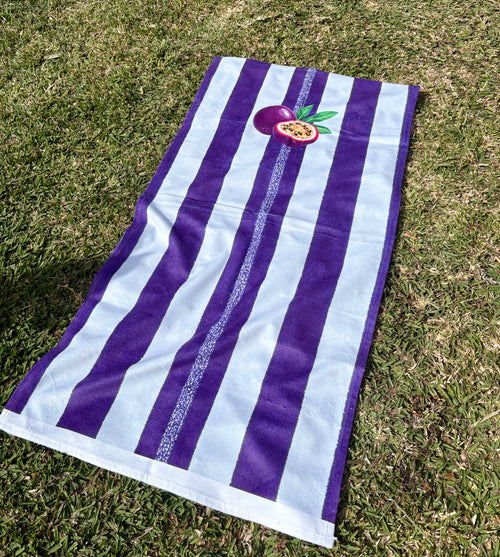 Passion sur le sable — Purple & White Tropical Pool Towel